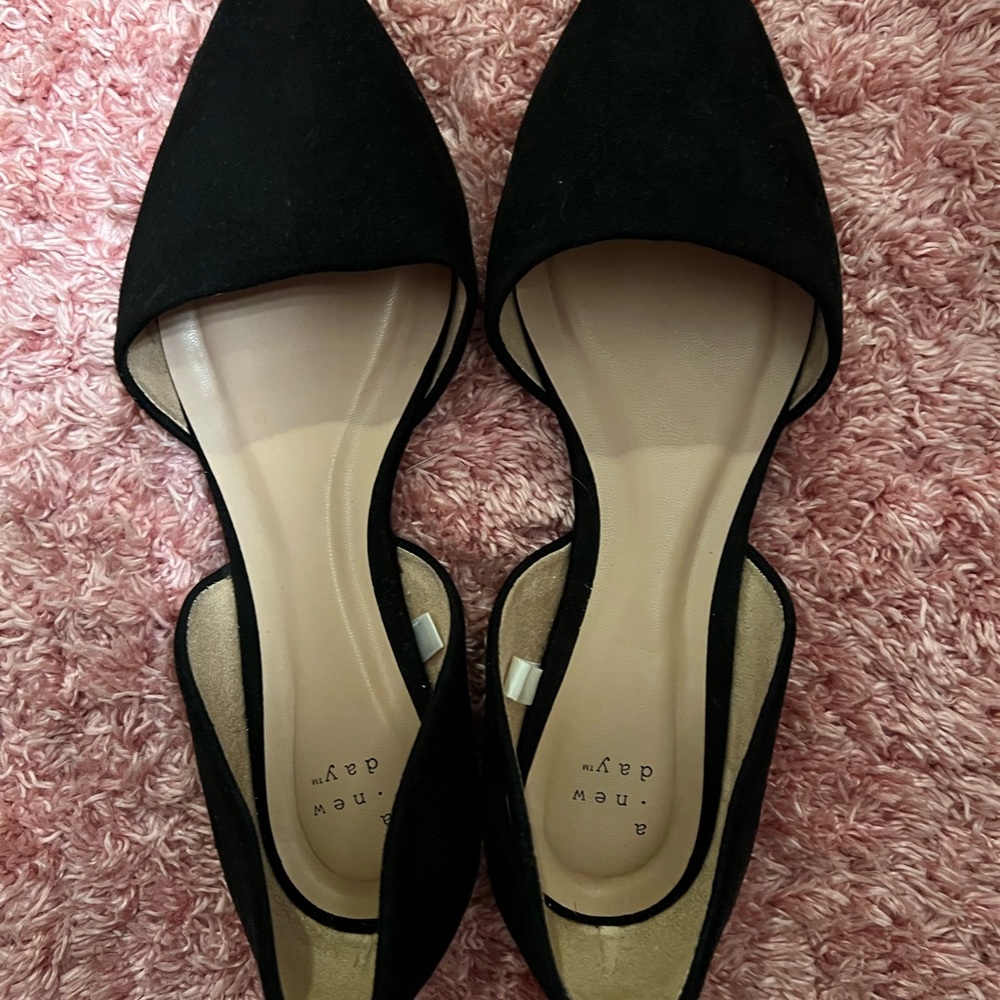 Black pointed toe flats
